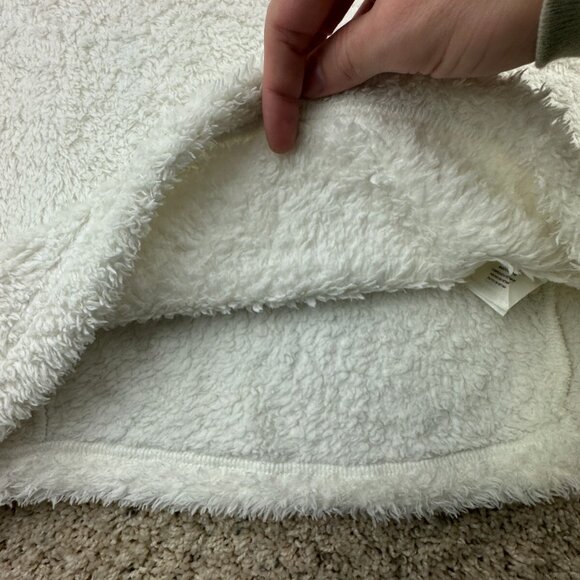 Patagonia Women’s White Small Fuzzy Super Soft 1/4 Zip Pullover W Logo Outdoors - Picture 9 of 11